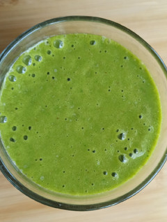 Una foto de Smoothie: mango - almendras - espinacas 💚