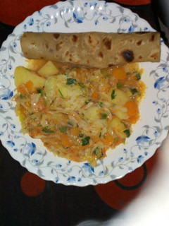 A picture of Chapati served with cabbage.
