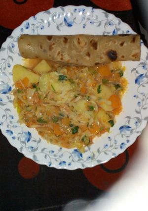 A picture of Chapati served with cabbage.