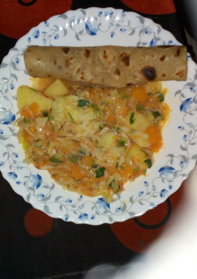 A picture of Chapati served with cabbage.