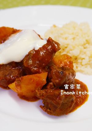 匈牙利牛肉附奶油飯 的食譜成品照片