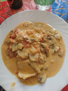 Una foto de Pechuga de pollo a la mostaza con champiñones