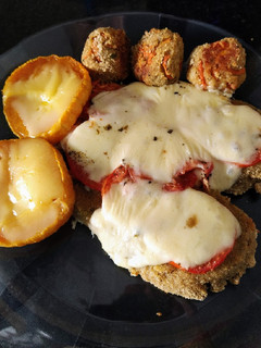 Una foto de Milanesas de berenjenas a la napolitana al horno #Fit