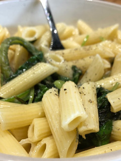 Una foto de Rápida pasta con queso y espinaca