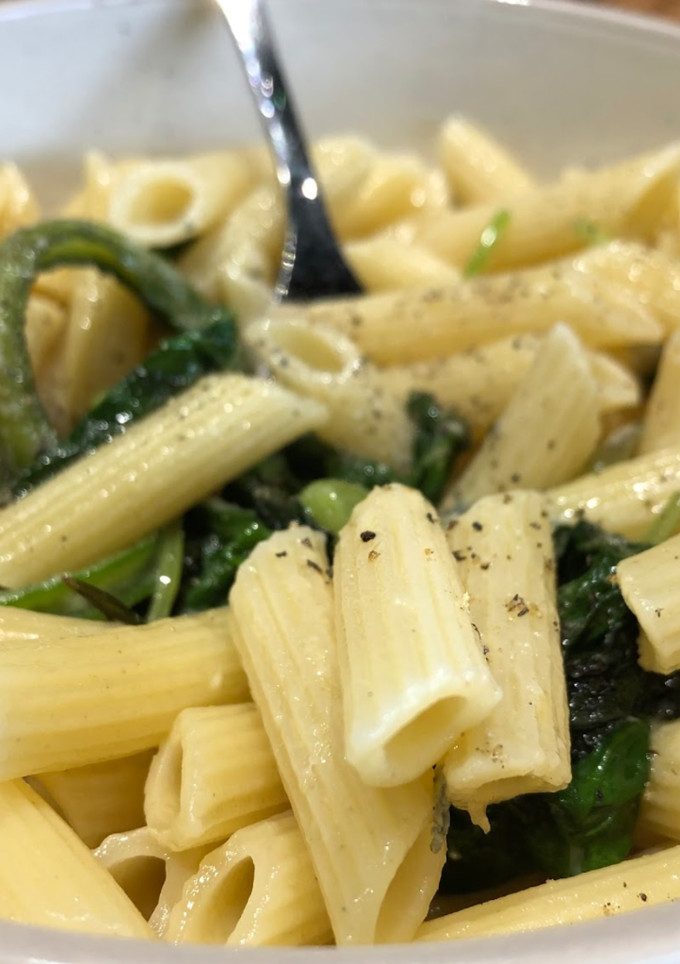 Una foto de Rápida pasta con queso y espinaca
