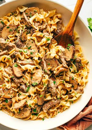 A picture of Beef Stroganoff.