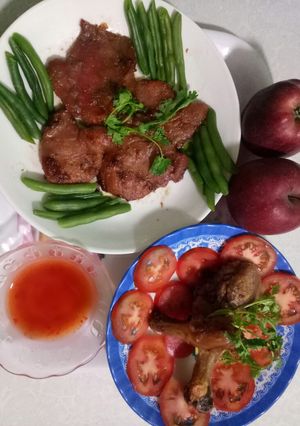 Hình của món Thịt nạc vai mềm + đùi gà chiên nước mắm.