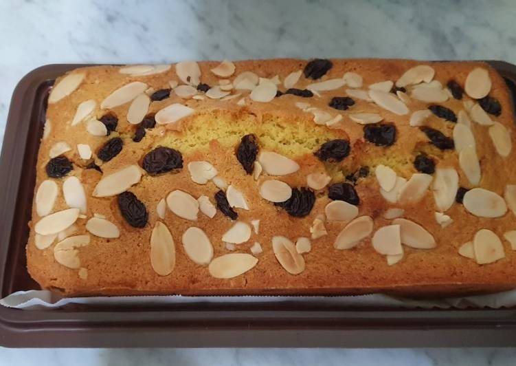 Pound cake kismis tabur almond