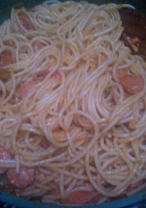 Una foto de Espaguetti al salchiranch
