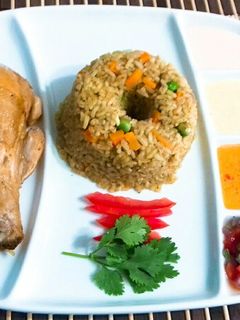 Una foto de Arroz con Pollo Peruano