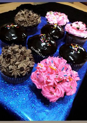 A picture of Cupcakes with Buttercream Frosting💞.