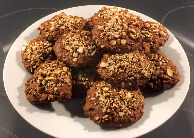 Steps to Prepare Super Quick Homemade [vegan] Oats cookies with cashews leftovers