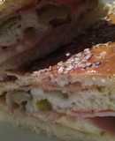 Pizza arrollada rellena