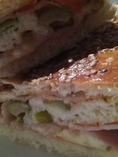 Una foto de Pizza arrollada rellena