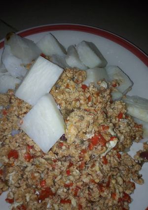 A picture of Yam with egg sauce.