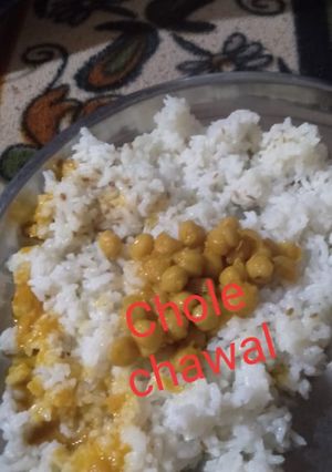 A picture of Chole chawal.