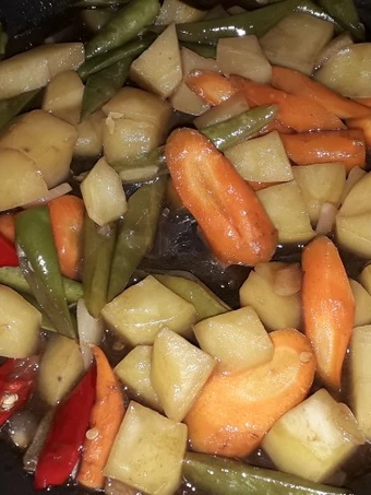 Langkah Gampang Membikin Resep Tumis Saus Tiram Wortel, Buncis, Kentang yang Uenak Anti Ribet, Mantap