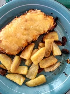 Una foto de Milanesa a la napolitana con fritas