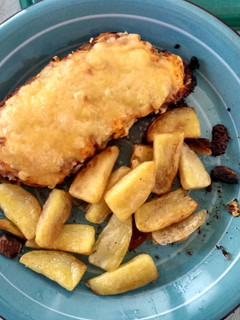 Una foto de Milanesa a la napolitana con fritas