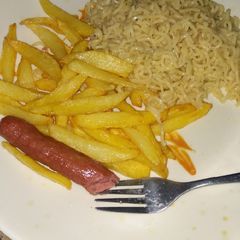 A picture of My Half&half Indo-Chips and saucage.