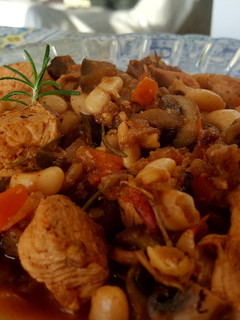 Una foto de Guiso de judías y pavo con verduras y comino