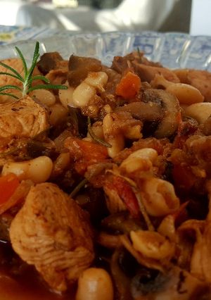 Una foto de Guiso de judías y pavo con verduras y comino