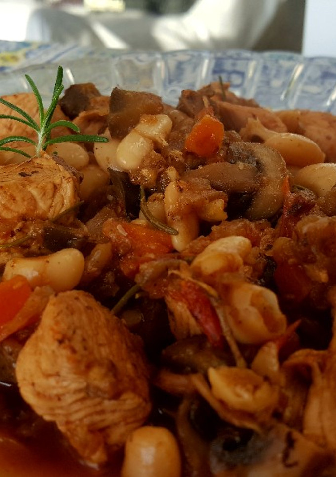 Una foto de Guiso de judías y pavo con verduras y comino