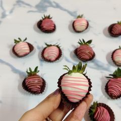 A picture of Chocolate Strawberries.