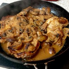 My Pork Chops in Mustard Mushroom Sauce 💙 A picture of My Pork Chops in Mustard Mushroom Sauce 💙.