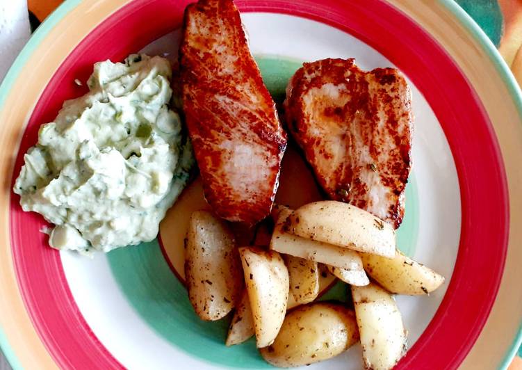 Thunfisch Steak mit Guacamole und Rosmarinkartoffeln