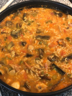 Una foto de Arroz caldoso de Pollo, Champiñón y Alcachofa