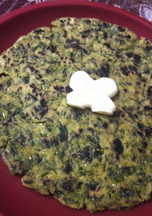 A picture of Makki ki methi wali roti.