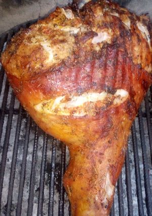 Una foto de Pernil a la parrilla
