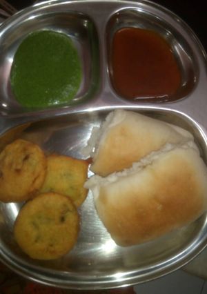 વડા પાવ રેસીપી મુખ્ય ફોટો
