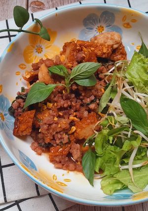 Hình của món Thịt xay chả cá rang mắm ruốc.