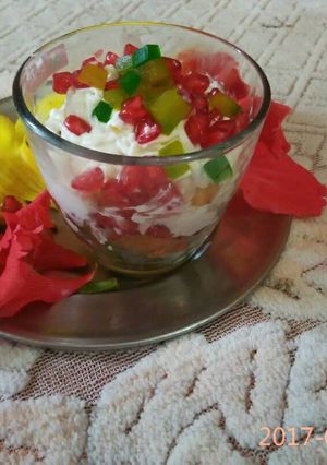 A picture of Masala apple with sweet curd.