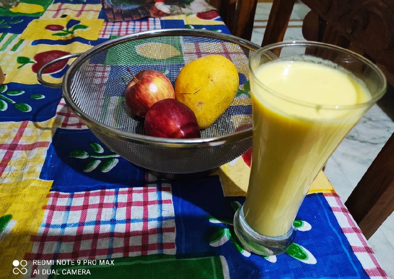 Mango pineapple smoothie