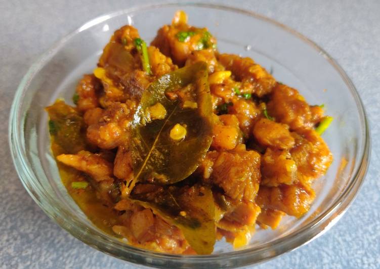 Recipe of Yummy Nattu Kozhi Chukka/Country Chicken Fry