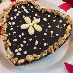A picture of Walnuts Biscuit chocolate no bake cake.