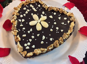 A picture of Walnuts Biscuit chocolate no bake cake.