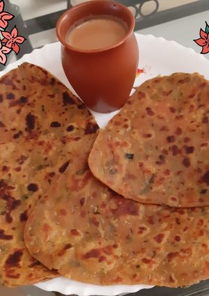 A picture of Spring Onion Paratha From Leftover Rajasthani Dal.