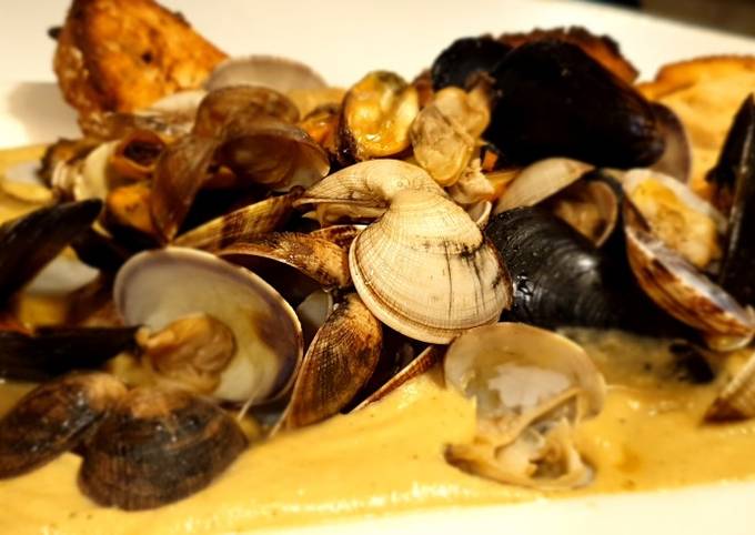 Guida passo passo a Preparare Premiato Cacciucco di crostacei in vellutata di ceci!