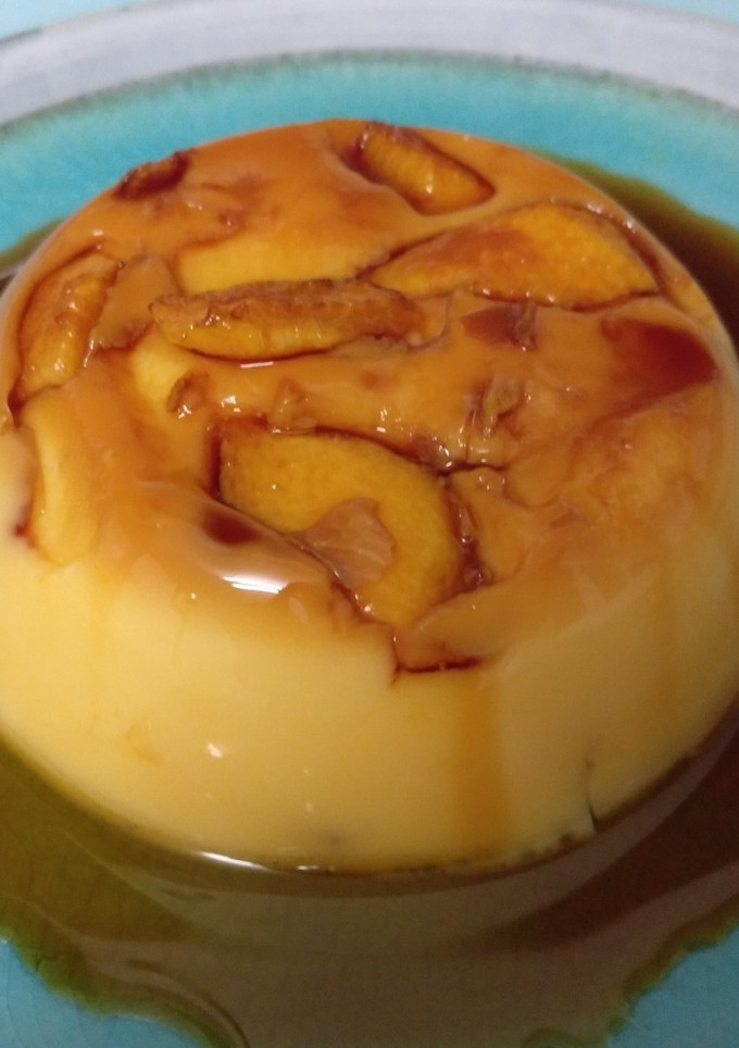 Una foto de Flan con melocotón