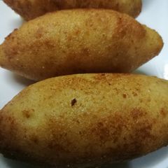 A picture of Stuffed potatoes kabab.