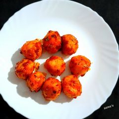 A picture of Schezwan Rava Balls.