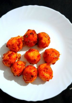 A picture of Schezwan Rava Balls.