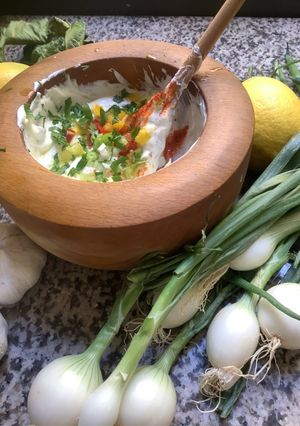 Une photo de Sauce 🥣au yaourt grec 🍶fraîcheur d’été 🌱🌿☘️🍃