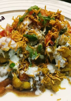A picture of Samosa Chaat.