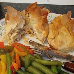 Chicken, mozzerella filo parcels A picture of Chicken, mozzerella filo parcels.