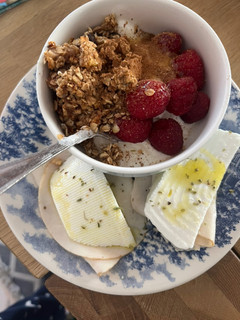 Foto principal de Desayuno saludable y completo para diario: con frambuesas y sin pan